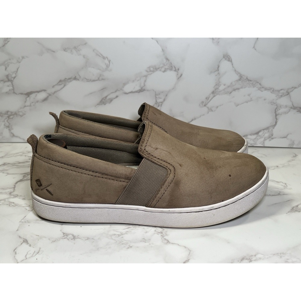 Mozo Women's Kai Slip Resistant Leather Slip On Loafer Comfort Shoe Size 7.5